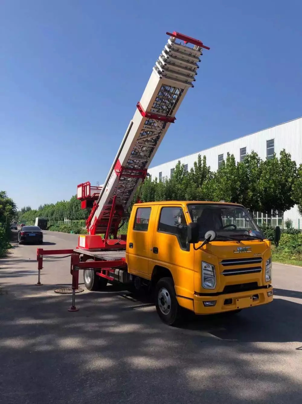 大名县附近的云梯车出租服务：轻松解决高空作业需求